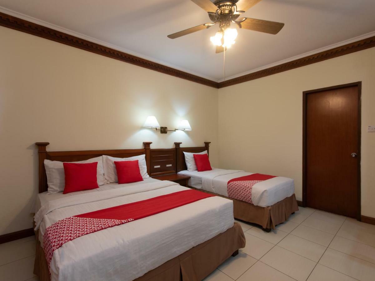 Super Oyo 89300 Zen Garden Hotel 2*